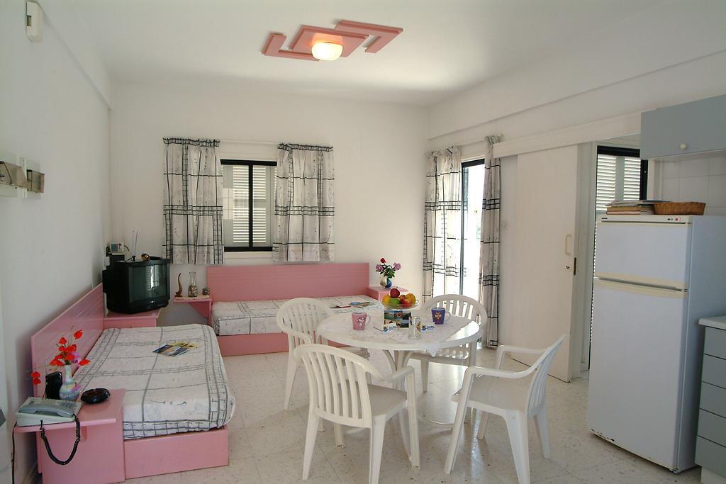 Sunbay Apartments Pyla Buitenkant foto
